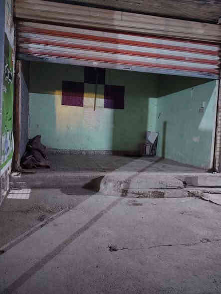 السلام عليكم
محلات للايجار
منطقه المعالف قرب شارع السمجه
+964 771 933 4596
