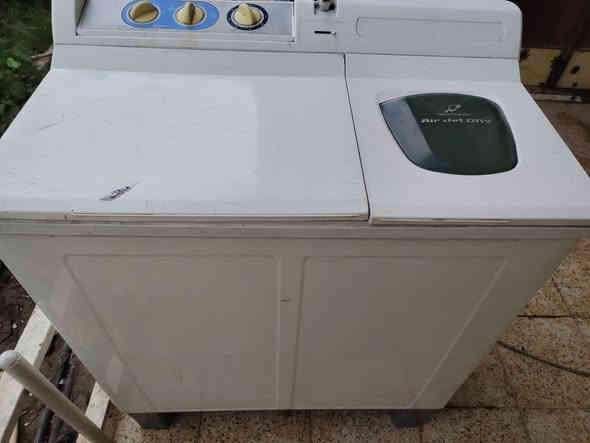 للبيع غساله نوع هيتاشي الأصليه نظيفه وكله شغاله غسل تجفيف تصريف ماء تمام ماطوراته الأصليه ومامصلحه نهائي وعلى الفحص وبيه ضمان سعره 90 الف في مركز مدينة الحله حي الزهراء قرب جسر الأم موبايل ***********
