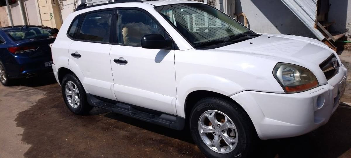 السلام عليكم توكسان ٢٠٠٩ مكفولة من الصبغ والتبديل والبارد فووووول مواصفات تخم تاير مكينة كير كلة جديد  رايدها ١١٦ وبيها مجال بسيط الشراي يتصل *********** المكان الديوانية ديوانية, القادسية
