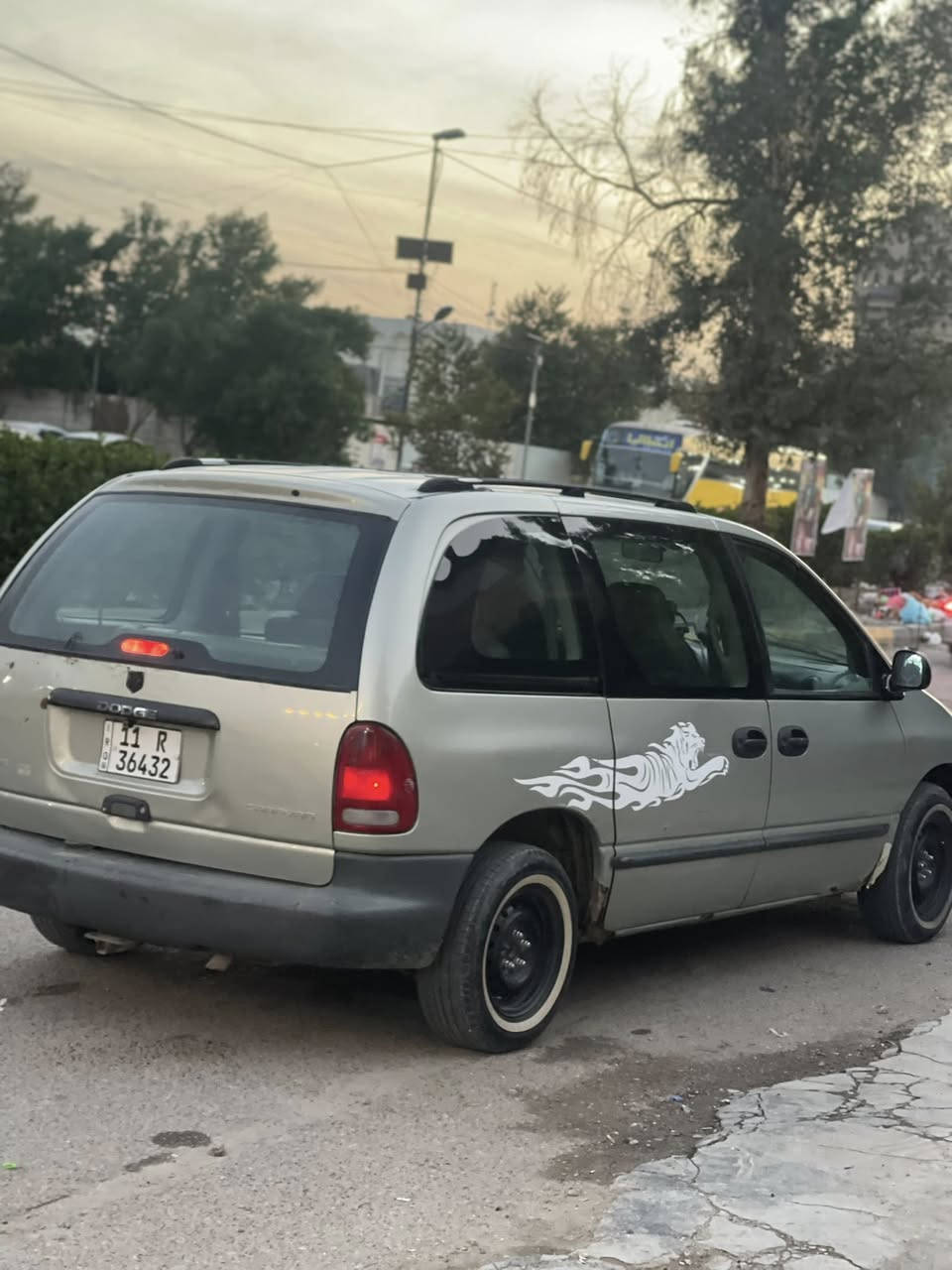 دوج كرفان موديل 2000 بسمي كامله هزة جديدة ورقم دولي كير ومحرك خير من الله تبريد ثلج كهربائياتهة كلهة شغاله غرفة نضيفة كامرة خلفيه شاشة سيارة نكر سويج وطلع كامله بكاني بغداد حي اور رقم  *********** سعر 48
