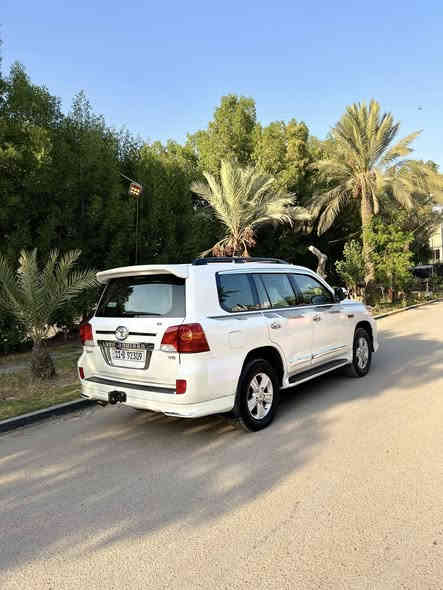 السلام عليكم 
من رخصة الأدمن المحترم                                       👇                              
للبيع سيارة لاندكروز 2010 خليجي كفالة عامة سعر 304 وبيها مجال 
فول مواصفات 1/1GXR معروفة مواصفات السيارة   👆
بيها بل جاملغ الخلفي بارد على كد شبر بس والباقي كفالة 
السيارة جديدة بمعنى الكلمة 
مكينة 8🚀مكينة وكير كفالة 7راكب 
3قطع تبريد ❄️. تخم تاير جديد دلوب جبلي ⛰️
رقم السيارة بغداد بسمي 
السعر 304 وبيها مجال بلاش والله ماكو هيج سعر
رقمي***********
