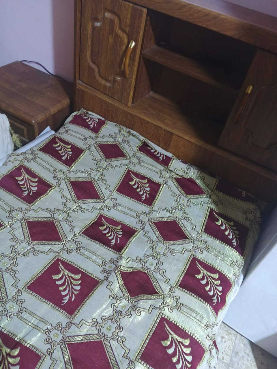 السلام عليكم غرفة نوم مع كنتور اضافي نضيفه جدا
***********
