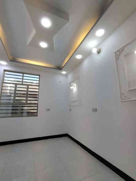 100 مربعه البيع بيه غرفتين خريطة كامله حوله كلش ويبعد البيت عن شارع العام 100 متر شرط  البيت على شارع المطار مقابيل ملحق القريه ماء وكهرباء واتبليط الحد باب بيت طابو زرعي سند 25 بناء طابوك جمهوري صب كونكريت سيراميك بورسلين صطح مطبك شتيكر وسعره جداا مناسب تفضل خاص وبيك خير ودلال أو اتصال على رقم تالي *********** أو تساب احجز بيتك
