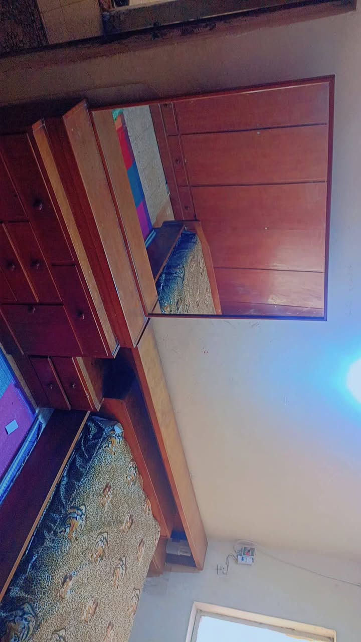 السلام عليكم غرفه للبيع ٦باب صاج نظيفه ظهر جرجوبه
العنوان كاطون الرازي 
السعر 750بيه مجال
الاستفسار عن الرقم ***********
