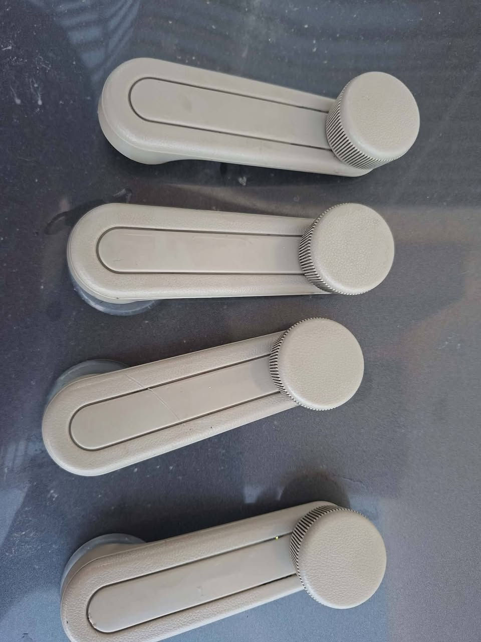 للبيع أبواب كورلا بيكاتشو السعر ٤٠٠ الف 
نضيفات بدون صبغ 
***********
