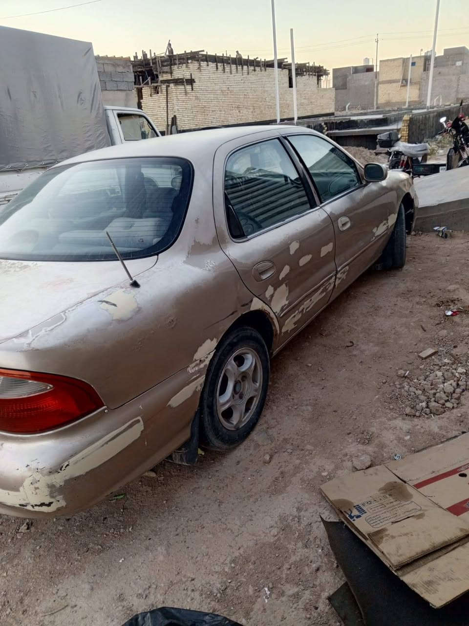 السلام عليكم للبيع كيا كلاريوس موديل 1998 السياره بلاديه محرك كير زينات تبريد شغال داخل نضيف صدرها زين السعر 30 ورقه او مراوس بكيه حمل للاستفسار ***********
