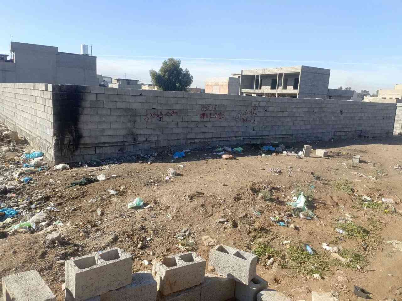 قطعة أرض للبيع حي الشهداء الجديده مساحته 300 متر وبيها زايد خدمات كامله سعر ومعامله اتصل ع رقم 
***********
