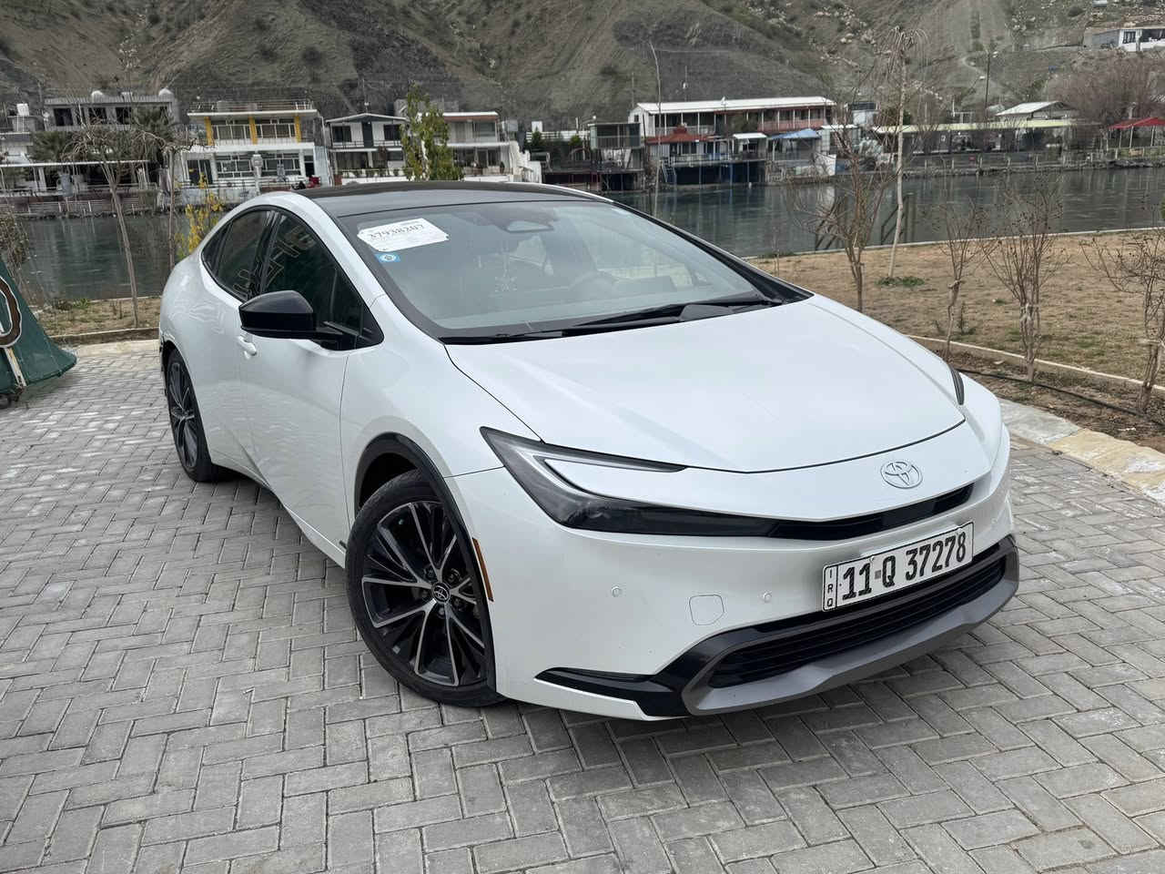 تويوتا بريوس موديل  2023.
 وارد امريكي  محرك  2000 هايبرد  فئة XLE
مواصفات. السيارة
رادار امامي 
رادار جانبي
تحديد مسار
هندبريك بصمه
اوتو هولد 
مووود درايف 
كامره خلفيه
حساسات امامي خلفي 
تشغل عن بعد 
مكان السيارة بغداد حي الاعلام
***********. 
السعر 18.800
