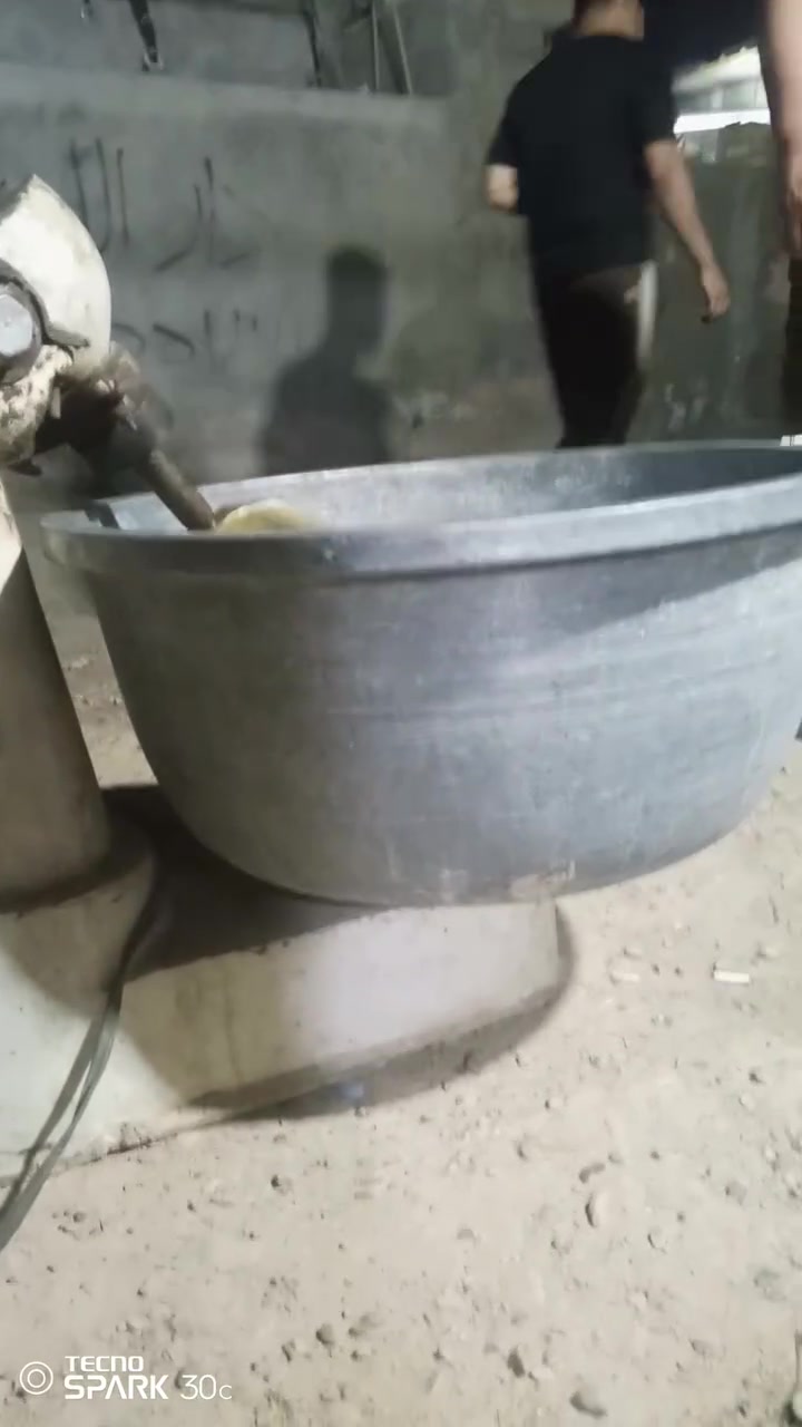 عجانه +مثرامه للبيع شغالات ونضاف 
المثرامه حجم 22 والعجانه شيل نص جيس 
سعر العجانه 250 وسعر المثرامه 150 هاي اسعار نهايئه 
للتواصل موبايل *********** غير متواجد عالفيس
