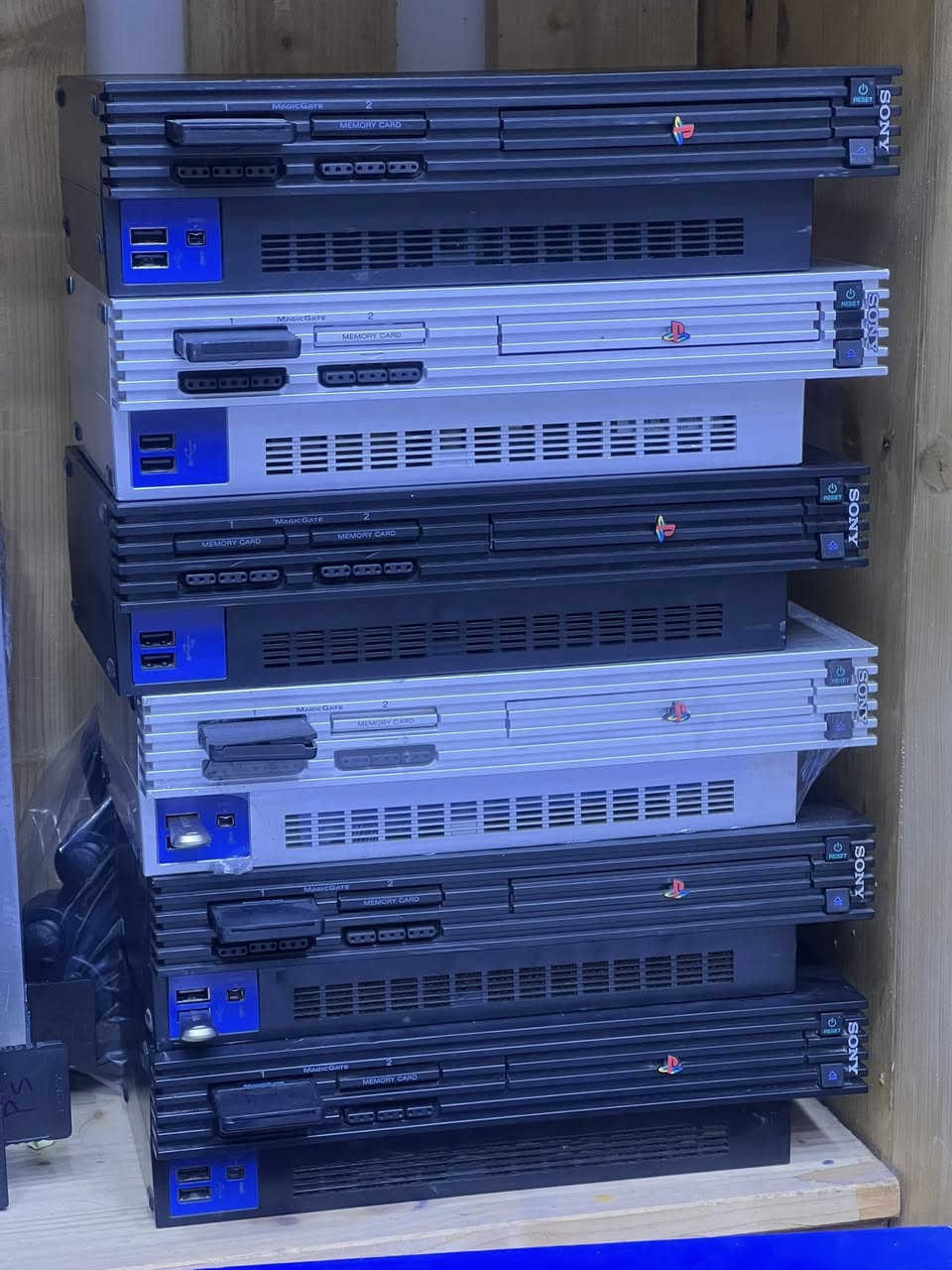 📅 الأسعار محدثة لسنة 2026  
📩 للاستفسار أو الحجز راسلنا على الخاص.
***********
توصيل لكل مكان موجود 
ضمان شهر عالوصل

🔹 PlayStation  
• PS2 Fat — 65 ألف  
• PS3 Slim — 110 ألف

🔹 PS4  
• PS4 Fat Online — 175 ألف   
• PS4 Fat jailbreak— 225 ألف  
• PS4 Slim Online — 200 ألف  
• PS4 Slim jailbreak — 270 ألف  
• PS4 Pro 1TB Online — 265 ألف  
• PS4 Pro 1TB jailbreak — 325 ألف  

🔹 Xbox  
• Xbox 360 — 110 ألف  
• Xbox One fat — 110 ألف  
• Xbox One fat 1tb — 135 ألف
• Xbox One S 500GB — 150 ألف  
• Xbox One S 1TB — 170 ألف  
• Xbox One X — 175 ألف  

🔹 Xbox Series  
• Xbox Series S 512GB — 355 ألف  
• Xbox Series S 1TB — 480 ألف  
• Xbox Series X — 610 ألف  
• Xbox Series X (مع الكرتون) — 650 ألف  

🔹 PS5  
• PS5 Fat — 575 ألف  
• PS5 Fat Digital — 540 ألف  
• PS5 Slim Digital — 575 ألف  
• PS5 Slim — 660 ألف
