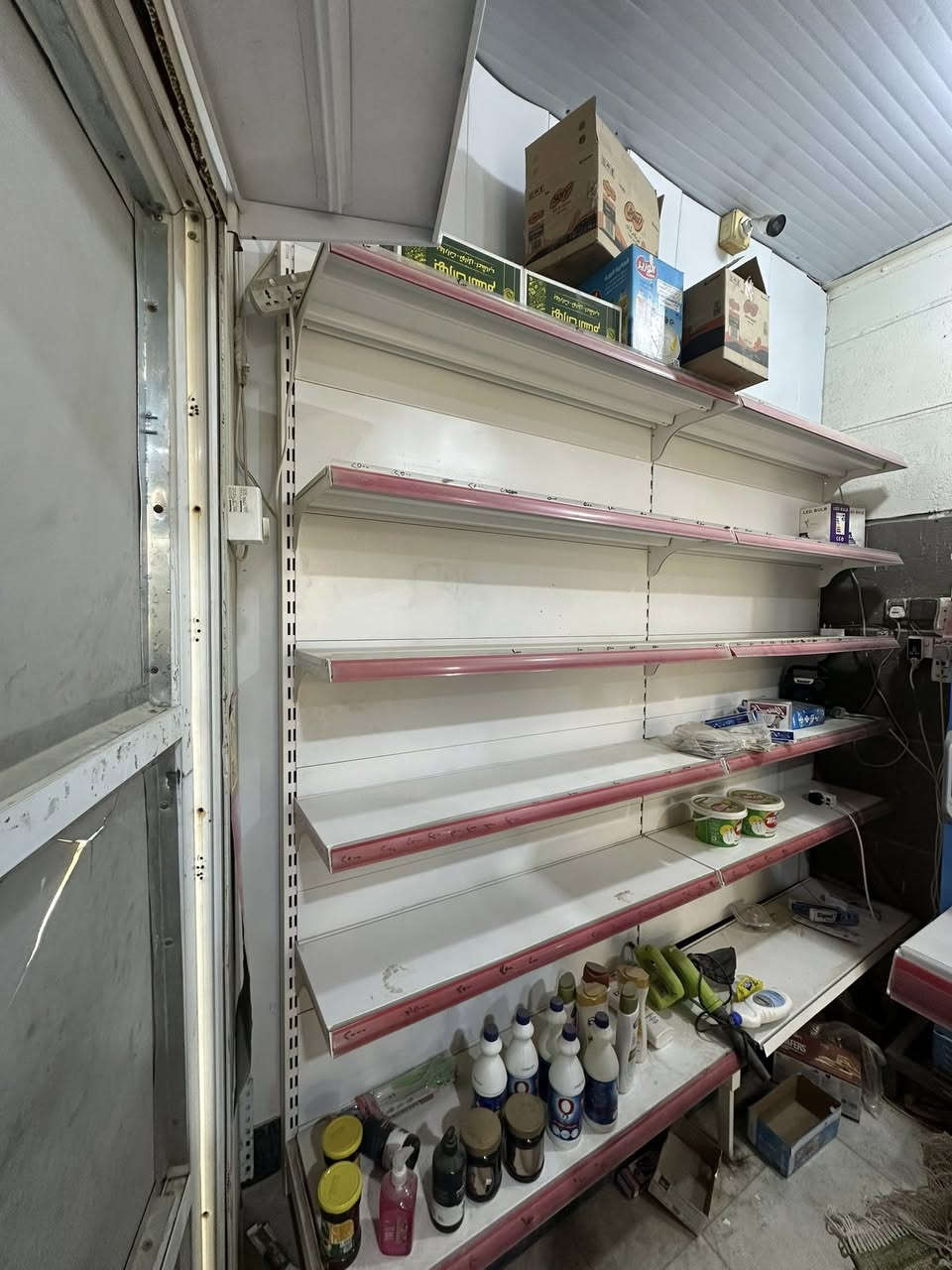 غراض محل للبيع بأسعار مناسبة رفوف مجمده جام خانه ميز كاشير للاستفسار الاتصال على رقم *********** واتساب
