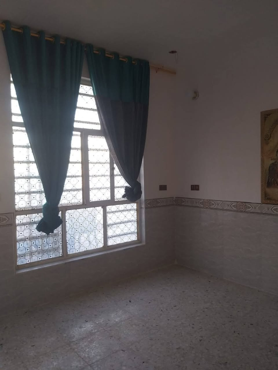 السلام عليكم
بيت للبيع مساحه 340 متر  طابو زراعي سند 25
موقع بابل المدحتيه حي بابل الزراعي خلف مطعم تاج محل
200 متر عن الشارع العام هاشمية حمزه الغربي خدمات كامله بناء حديث سنه 2024
صب كونكريت بناء طابوق 
يحتوي على .... 
استقبال 
صاله 
مطبخ حار وبارد
غرف عدد2 
خدمات صحيه 
للاستفسار ***********
***********
