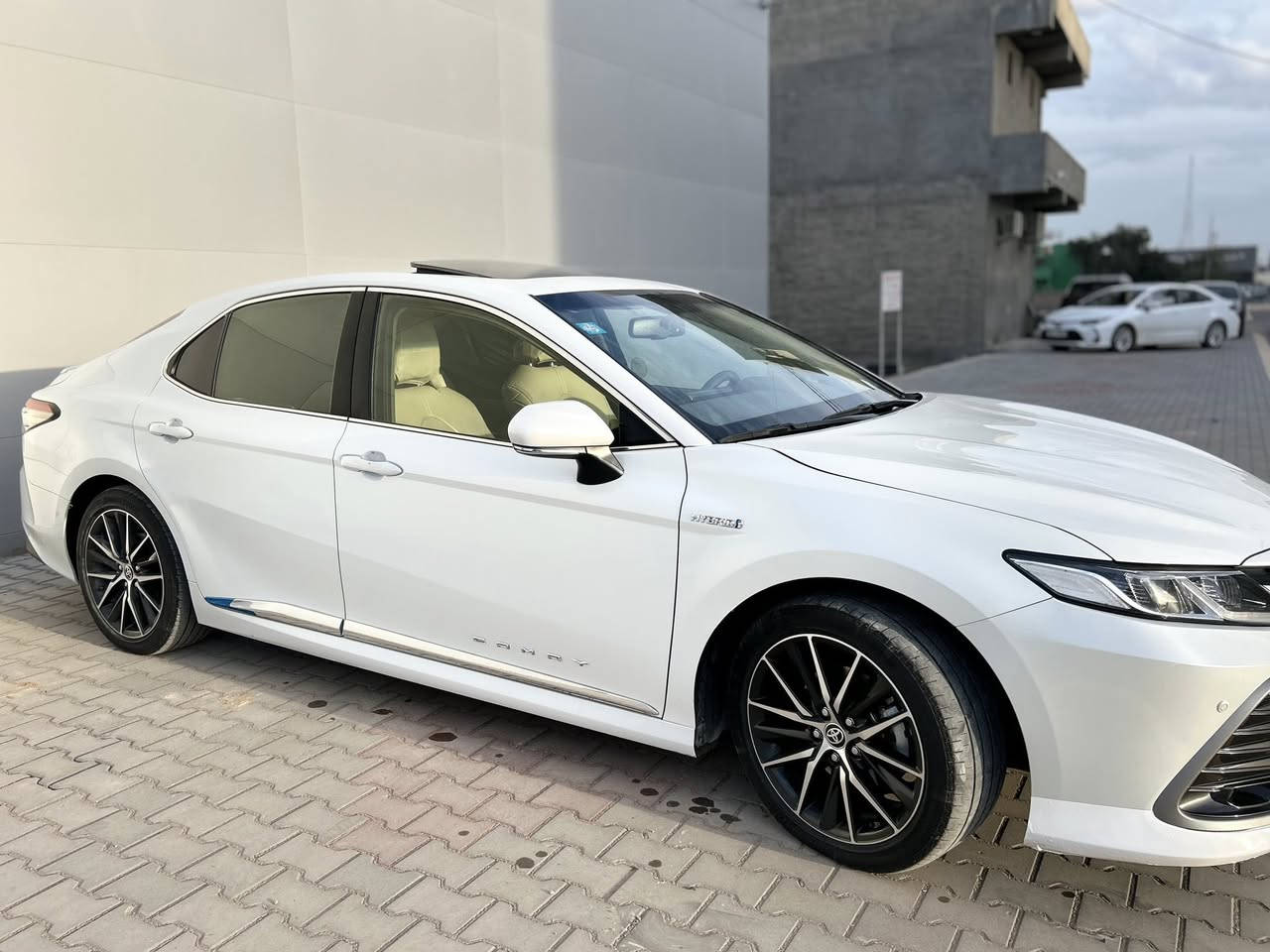 تويوتا كامري 2024 هايبرد فئة GLE
الفول بالخليجي وكالة عبد اللطيف جميل 
كفالة عامة  

التفاصيل :
 خليجي 
السياره  على وضع شركة
ماشية 50 الف  كم 
الموديل 2024
 سعة المحرك 2.5L
 عدد AIR BAG 8 
 حساسات أمامية 
 حساسات خلفية
 لايت زينون + LED
 كشافات 
 سلايد رووف  
 ويل كب 18  
مفتاح التشغيل بصمة 
 شاشة 
 كاميرا دوارة 
الانارة الداخلية LED
المقاعد لون أبيض
  مقعد السائق كهرباء 
مثبت السرعة Cruise
 المودات والأوامر الصوتية
 أوضاع القيادة  Drive Mode 
 حساسات ضغط اطارات 
 قطعتين تبريد
 هاند بريك كهرباء 
‏  ABS
‏ Auto Hold  أوتو هولد
 نظام مانع الانزلاق
 اشارة في المرايا الجانبية قابلة للطي كهرباء 
 مخرج منفذ الطاقة 
‏ Bluetooth / USB
بردة خلفية كهرباء 
شاحن هاتف Wireless    
وكل غراضها الاصلية مال الشركة موجودة 
مكان السيارة تكريت 
***********
