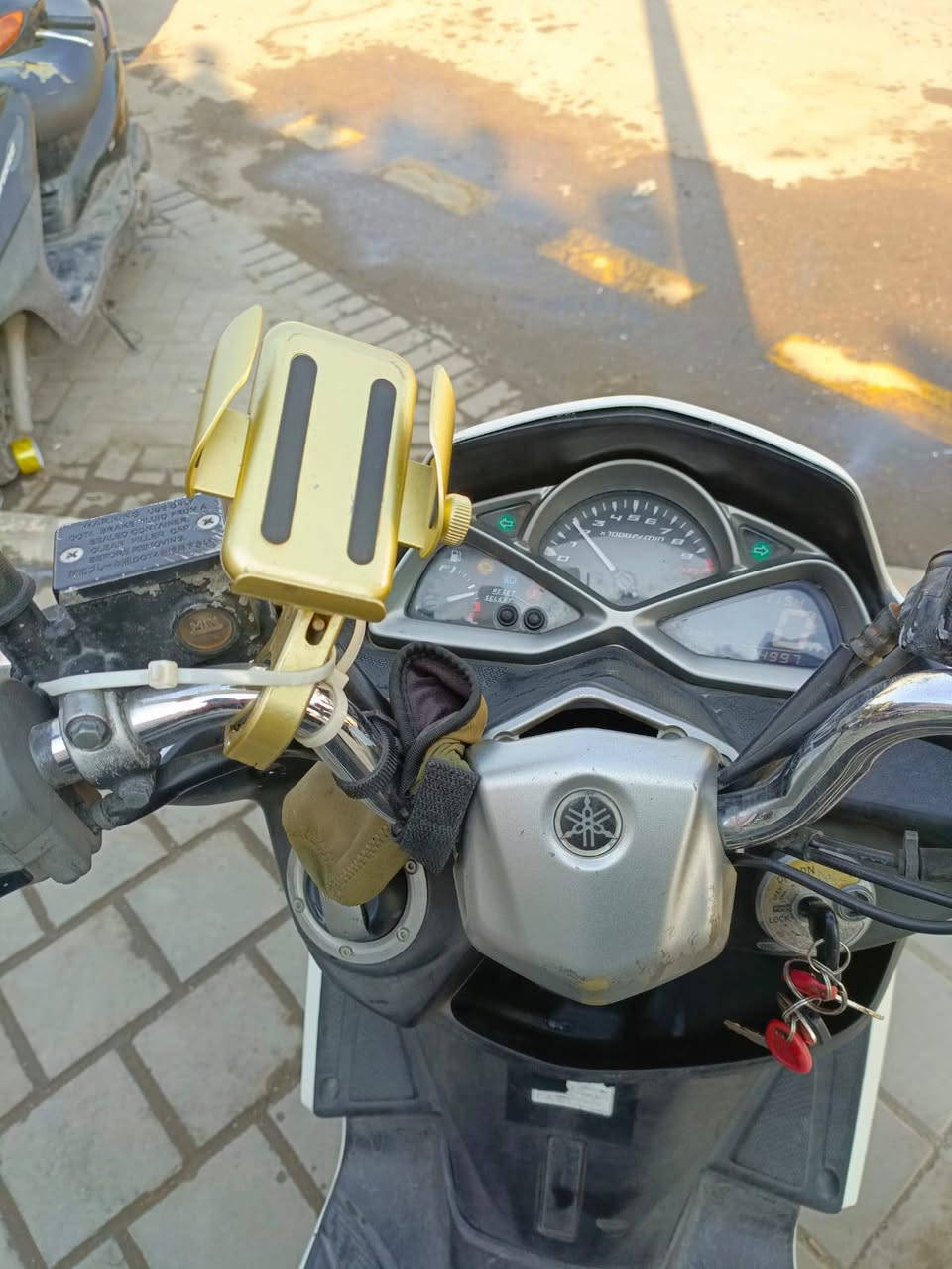 سلام عليكم دراجة يماها ماجستة Sرمبة شغالة مابيه اي نقص مكفولة من كلشي تجي تفحص يلا تاخذ رايده ١٥ وابيها مجال بسيط متواجد فيس واتساب ***********
