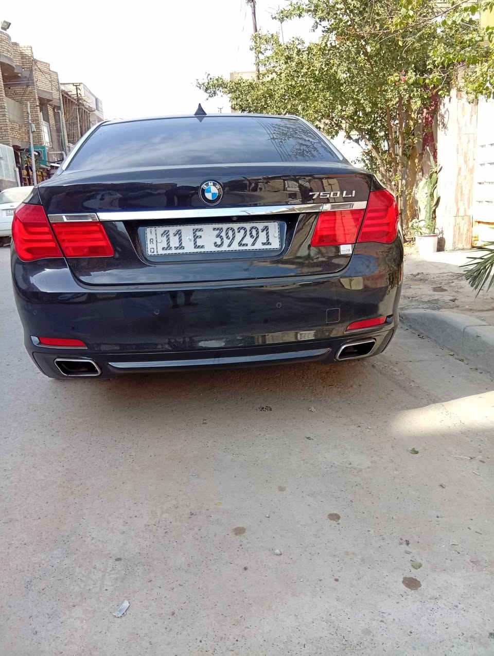 سلام عليكم للبيع BMW
موديل 2009 رقم بغداد حجم المحرك 750 مصبوغه حزام جاملغ  الخلفي السائق طخه بسيطه والباقي مكفول المواصفات / رادار ذاتي شوب ناظور ليلي كاميرات محيطه رادار بالمري ستيرن كهربائي كشنات تدفئة وتبريد تخم تاير صدر امامي وخلفي جديد مع ادامه كامله لمنظومة التبريد ومواصفات كثيره السعر 150 وبي مجال أو الغمراوي حسب القناعة عنوان بغداد الشعب موبايل ***********
