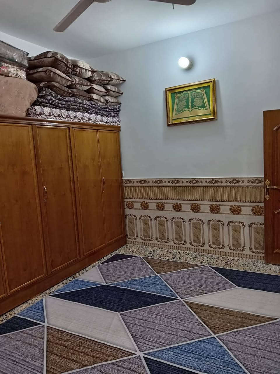 سلام عليكم بيت للبيع 100 متر بل نداء بل 59 يم جامعه الكفيل شارع 60 ثاني للاستغسار  ***********
