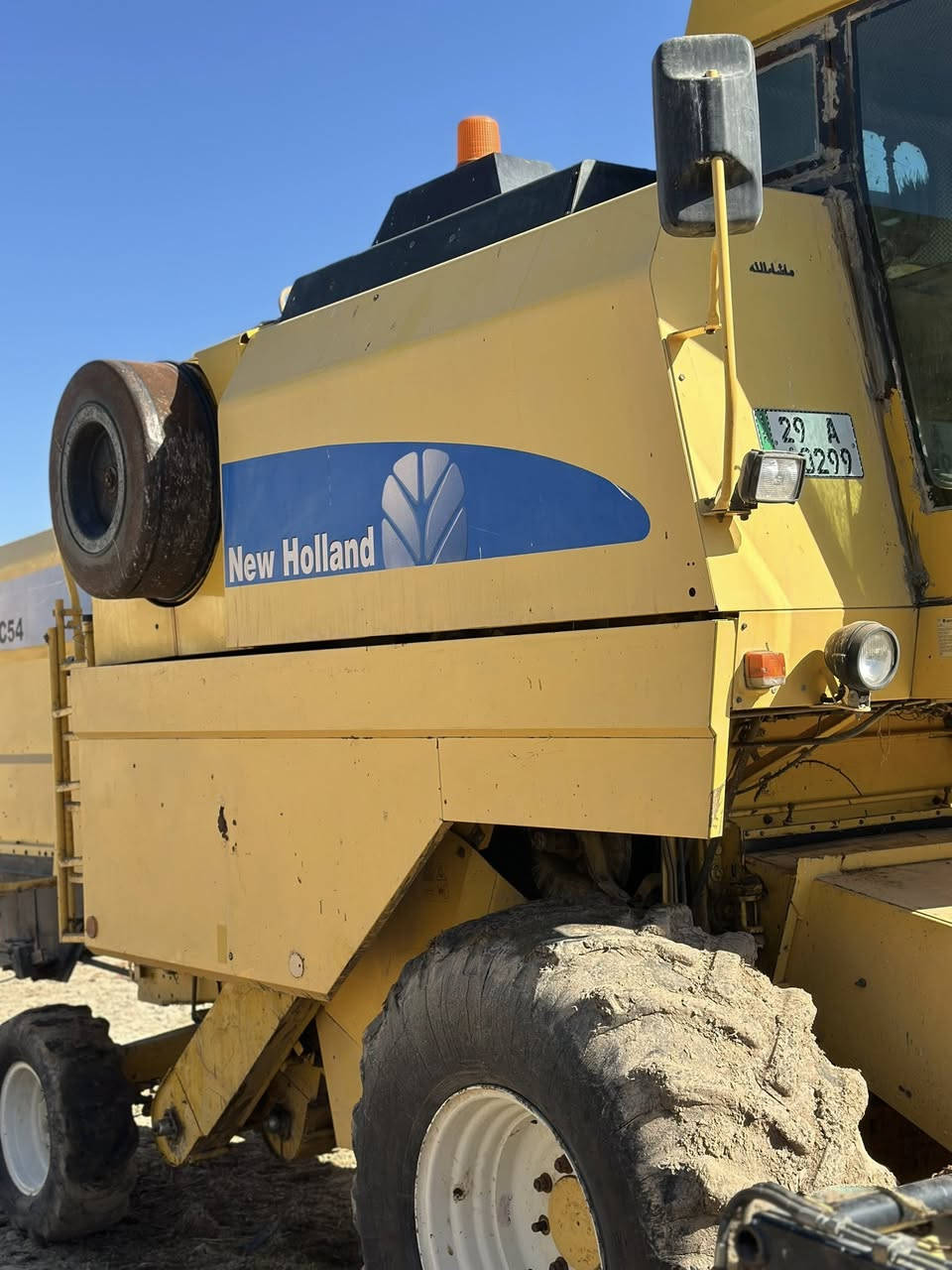 حاصوده للبيع موديل 2006 أربعه بلم قايش رقم سنويه تحويل التفصيل مكان كركوك ***********  ***********
