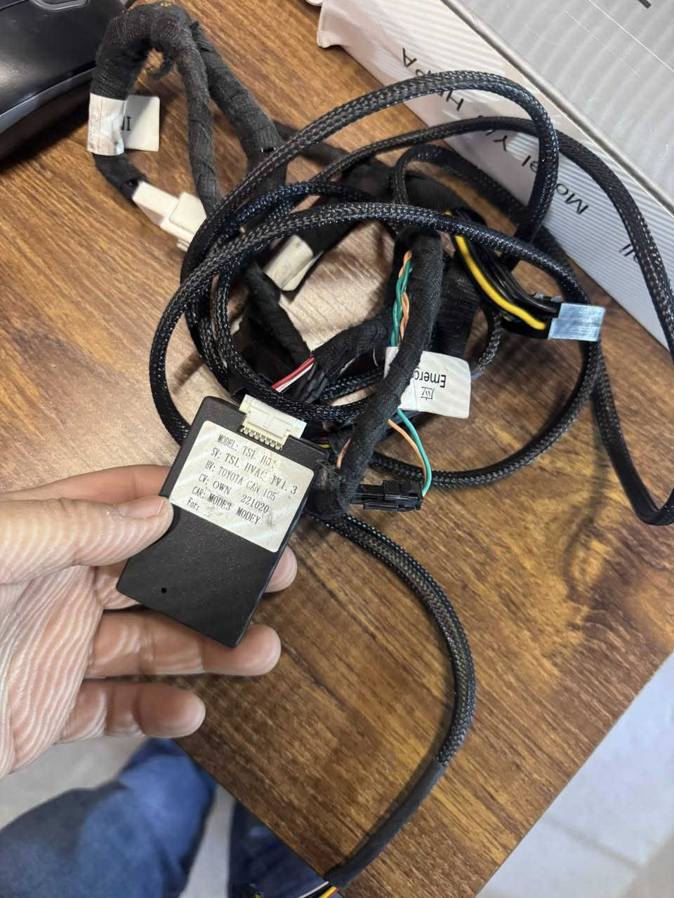 متوفر شاشه خلفيه  تسلا 3
مستخدمه استخدام قليل جداً
***********
