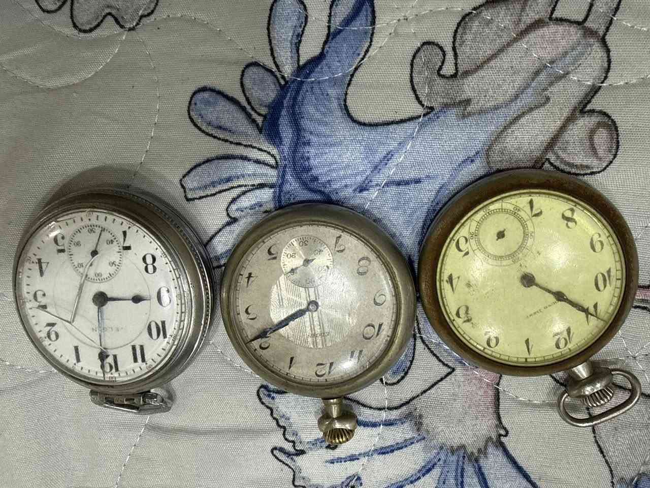 ٣ساعات جيبيه  قطع تحف

وحده شغاله
وثنين فحم

كلهن سعرهن 150 الف 
ابيع قطع كلهن فحم 150 الف


**إذا كنت صاحب هذا الإعلان وتريد حذفه لأي سبب، رجاءا أرسل رسالة إلى الدعم الفني**