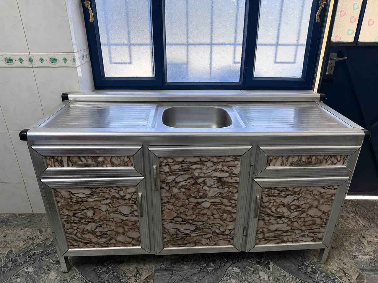 اغراض بيت للبيع نظيفة
معرض خشب 100
مجمدة 100
الثلاجة 250
طبلات 75
ميز طعام خشب مع 8 كراسي 150
البراد 100
الاوفن 75
عندي بعد غرفة نوم عراقي جديدة بمليونين 
وغرفة نوم عراقي ب500


**إذا كنت صاحب هذا الإعلان وتريد حذفه لأي سبب، رجاءا أرسل رسالة إلى الدعم الفني**