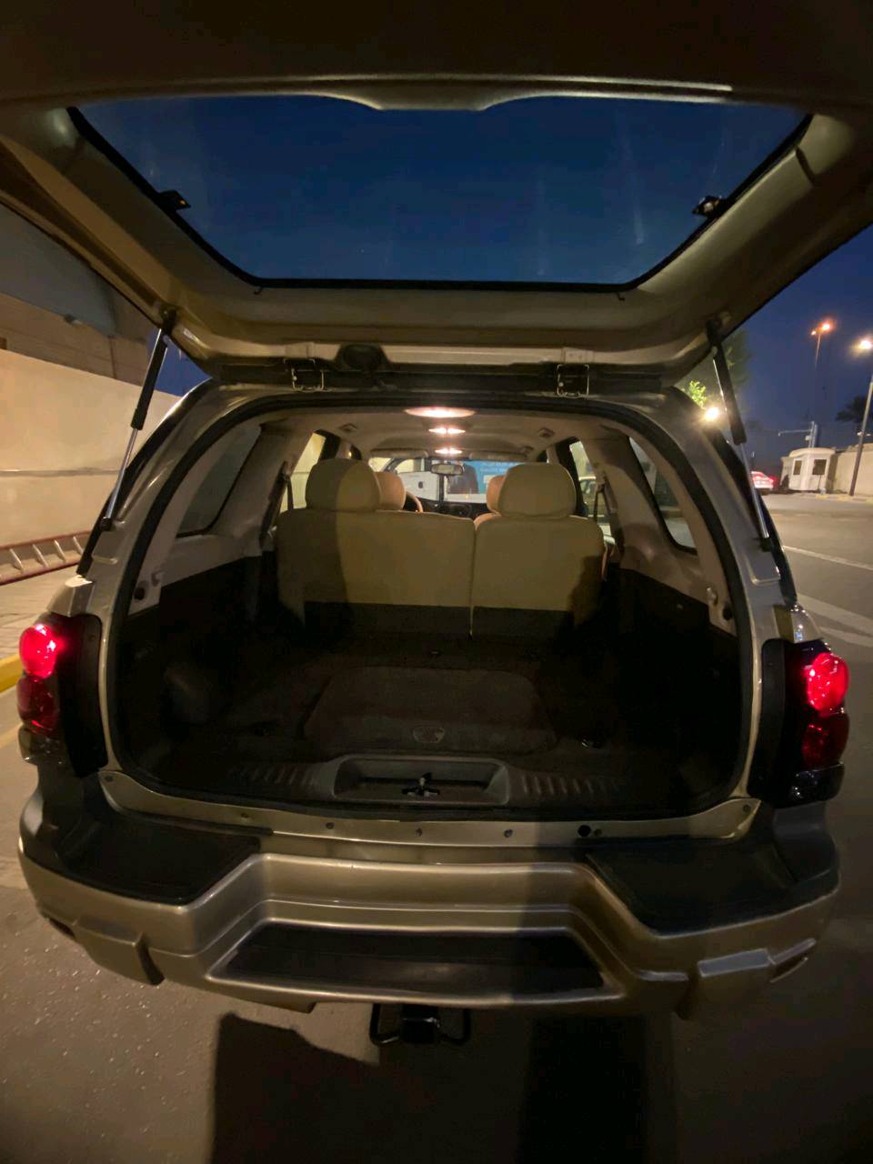 سيارة بلايزر للبيع وارد خليجي بدون حادث كلين تايتل السيارة تو ويل بدون صبغ سونار موجود سيارة بلادية نضيفة بالواقع احلة من الصور تجي وتشوف السعر 120 وبيه مجال مكاني بغداد الاستفسار على الرقم ***********