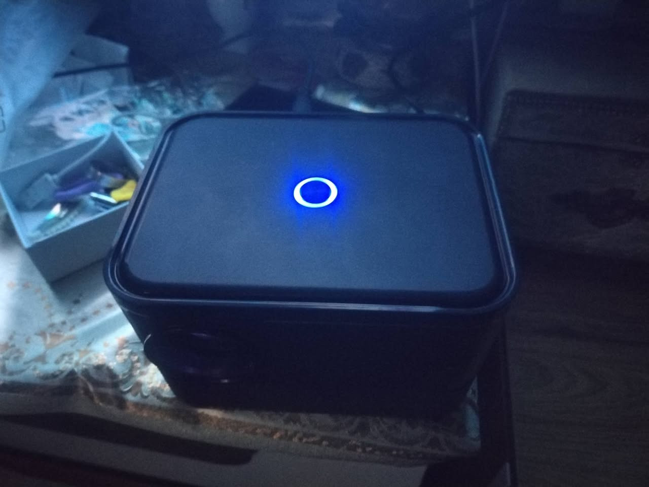 السلام عليكم يتوفر  داتا شو سمارت 4K واي فاي جديدة تشتغل بس العدسه بيها ضعف بالانارة ابيع فحم خلي سعر باليرضي الله وبالعافية يتوفر توصيل لجميع المحافظات 5000 
***********واتساب
