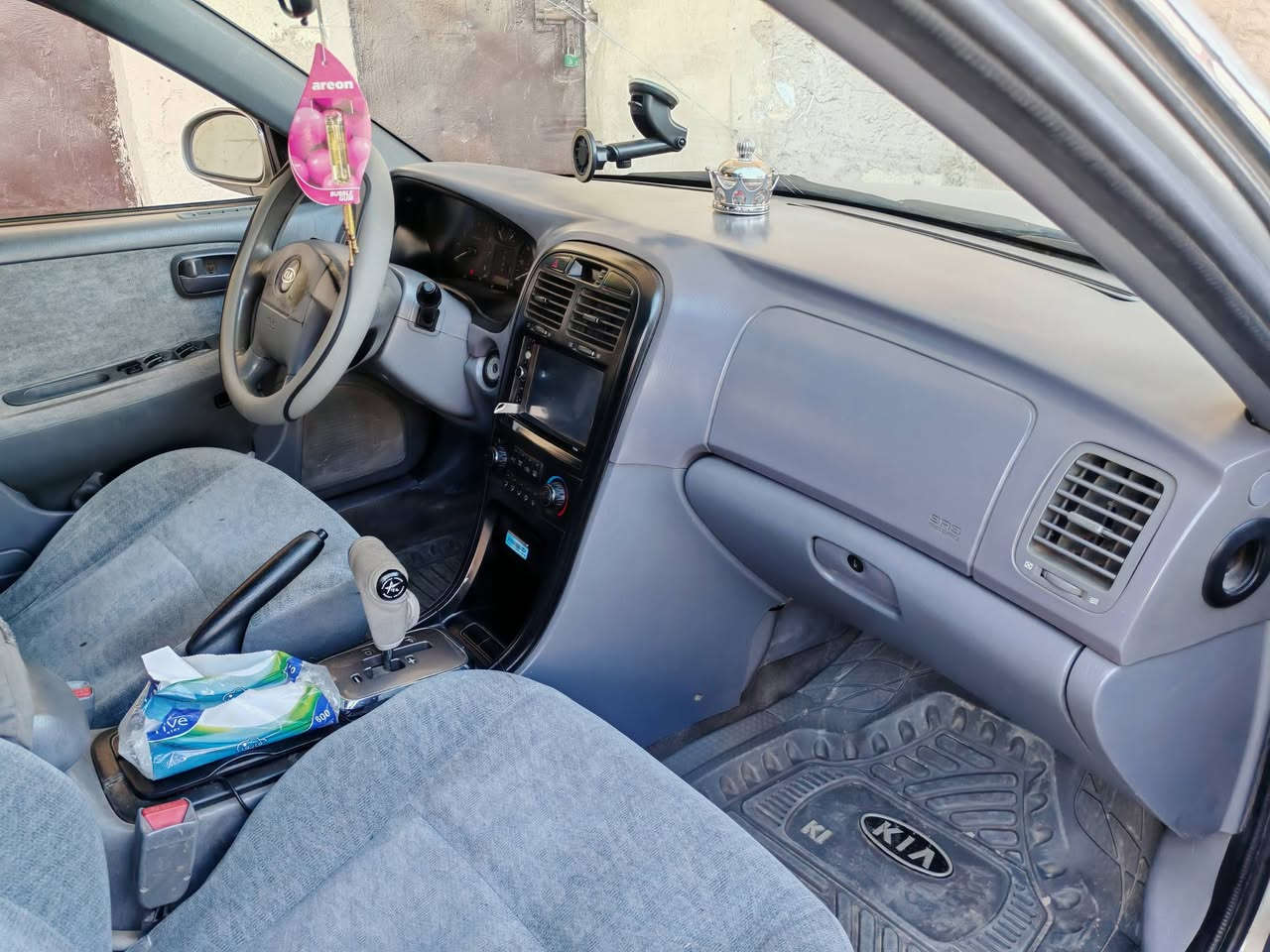 السلام عليكم كية اوبتيما ٢٠٠٥  كير و محرك مكفول كهربائيات كلها شغالة ودواخل جديد  محرك حاوية جديد مبدل قبل ١٥ يوم أربعة سلندر حجم ٢٠٠٠ صبغ عام بيها ضربة جاملغ خلفي عكس السائق واصل للصندوق وجو الكشن مبين بالصورة رقم نينوى لغاية ٢٠٢٨ 
سعر ( ٤٨ ) رقم الهاتف ***********

