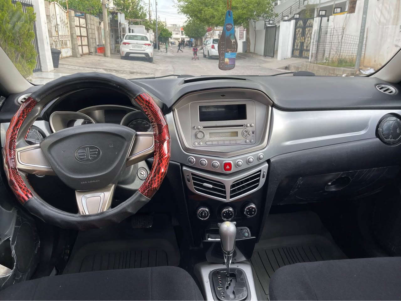 فاو ئۆلی مۆدیل٢٠١٣ بۆ فرۆشتن هیچی نیە بە س یە ک بست ساردی هه یە   سیارە کە زۆر خاوینە  گیرو مە کینە بە  شە رت مە کینە کە م تە عمی کردتە وە هه موو شتی بیلادیم بۆ بە ستیوە  بە شرت   نرخی ٦٥ وەرە قە رە قم *********** هه ولیر أربيل, العراق
