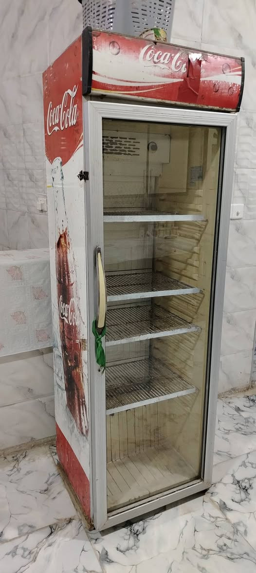 السلام عليكم ورحمة الله وبركاته يتوفر براد للبيع سعر ١٧٥ مكان بابل وردية ما داخل تصليح نضافة كما مبين في الصورة للتواصل عل الرقم***********
