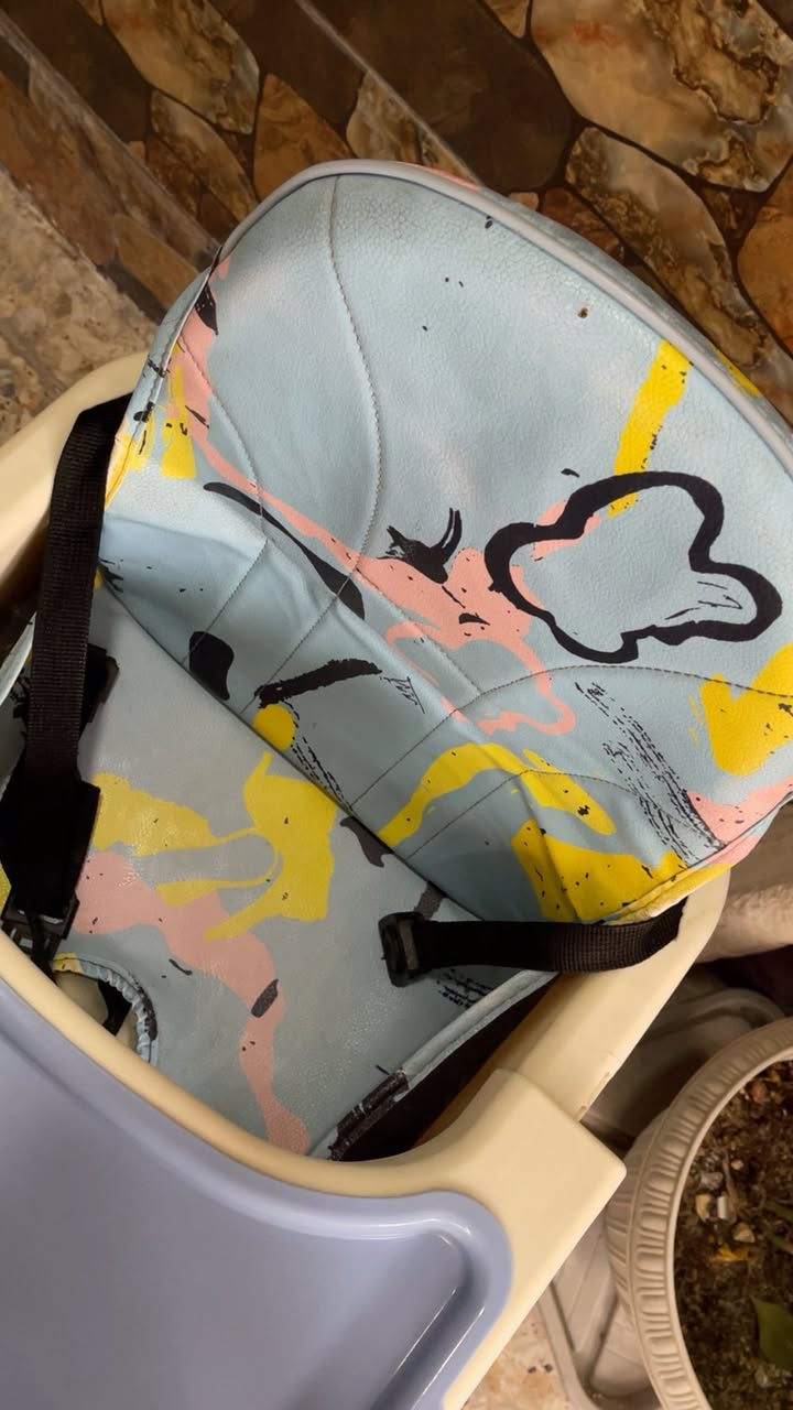 السلام عليكم ….. كرسي طعام يكون مستويات تصعيد وتنزيل بي ويطبك ويصير فقط مقعد استعماله كلش قليل وكلش نظيف والي يحب ادزله فديو موضح لنظافته 
سعر الشراء 65 
سعر البيع 40 
ويوجد توصيل 
مكاني بغداد


**إذا كنت صاحب هذا الإعلان وتريد حذفه لأي سبب، رجاءا أرسل رسالة إلى الدعم الفني**