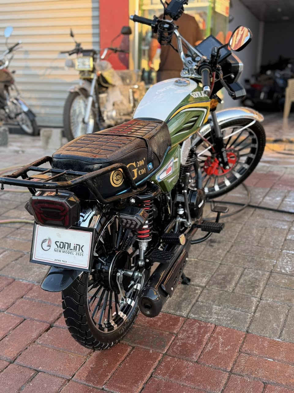 السلام عليكم دراجه للبيع نوع سونك محرك200 موديل2025 مختم سبع اختام الدراجه بحاله شركه مستعمل شهر  سعره950 الف وبي مجال قليل والي يعجبه يتفضل خاص


**إذا كنت صاحب هذا الإعلان وتريد حذفه لأي سبب، رجاءا أرسل رسالة إلى الدعم الفني**