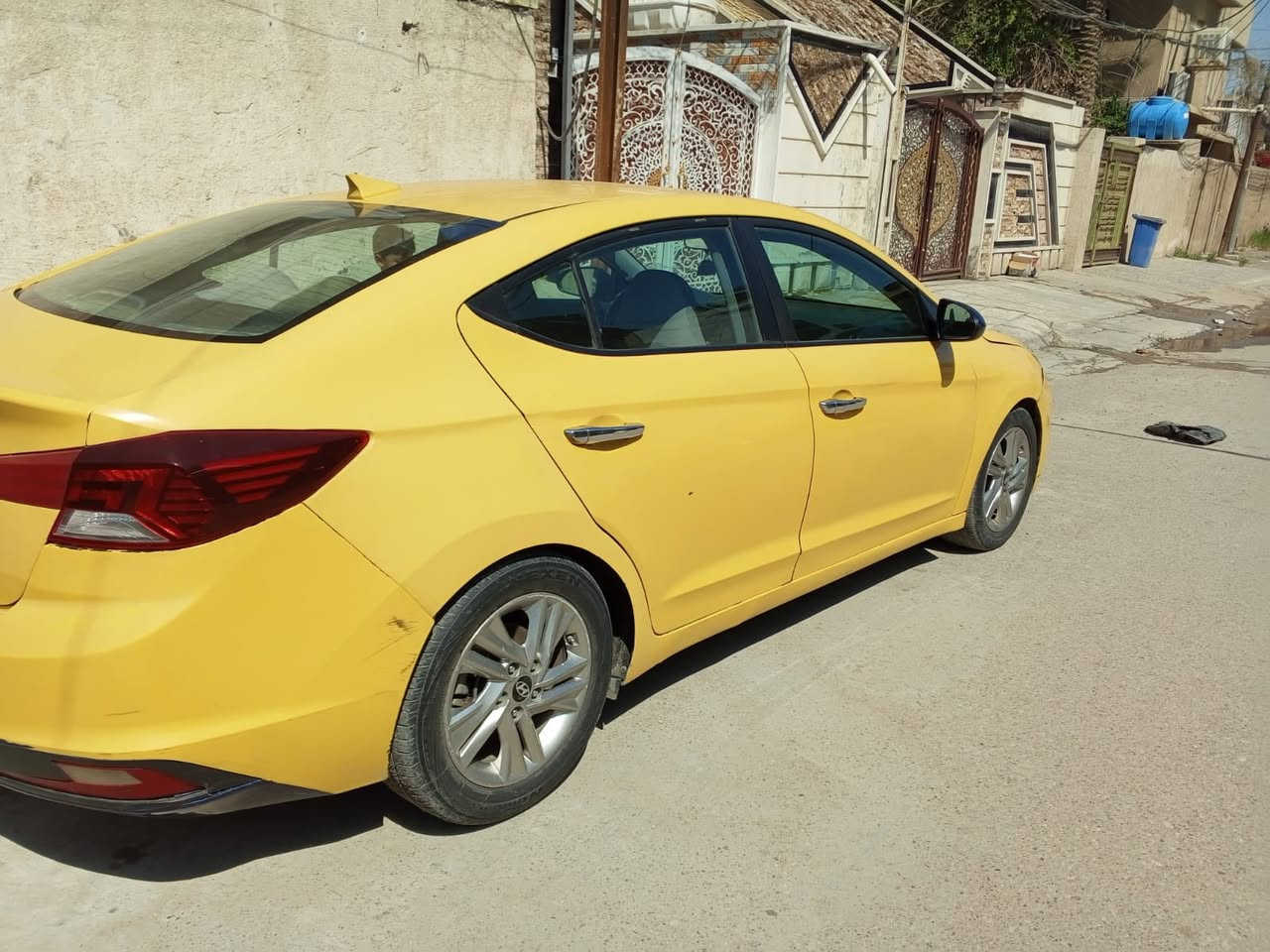 السلام عليكم
الانترا ٢٠١٩ 
مكينه ٢٠٠٠ دوش 
منضومه غاز كامله 
ضرر السياره موضح بالسونار 
مكان السياره بغداد 
رقم السياره بغداد 
السعر ١١٥ ورقه 
و بيها مجال 
للاستفسارالاتصال :***********
