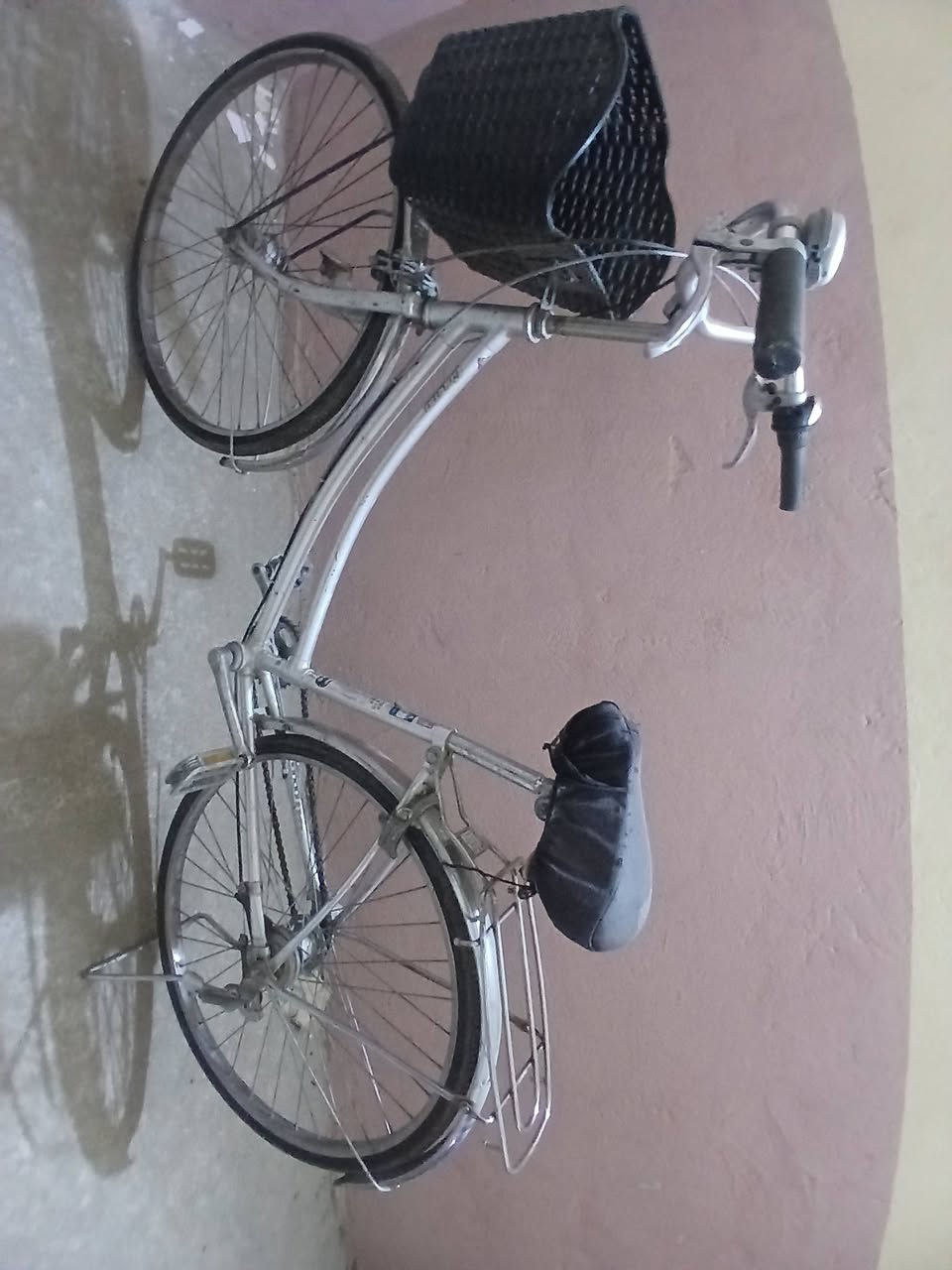 سلام عليكم بايسكل حجم 26 السعر 80 وبي مجال 
للأستفسار: ***********
