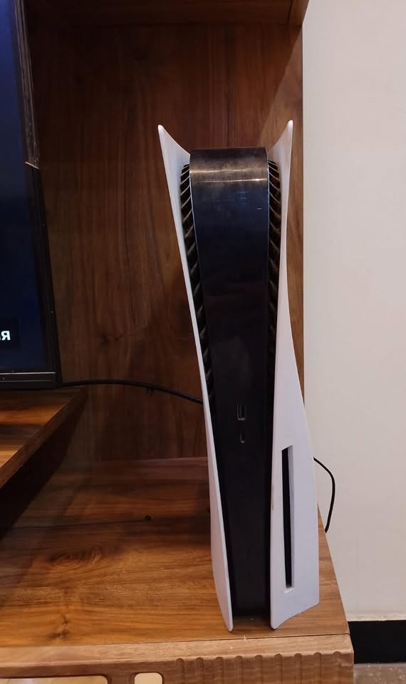 PS5
بلاي فايف فات للبيع 
الجهاز ما مفتوح نظيف 
الملحقات
جويستكات 2 الاصليات
اشتراك ps plus delux
اقراص عدد 3 (far cry6,pes 21,fifa21)
الجهاز نظيف وبي اشتراك لمدة 3 اشهر ديلوكس 
يعني بي 400 لعبة من ضمنهن كل اجزاء لعبة (Assasen)
وكل اجزاء the last of us 
وبي تقريباً 80‎%‎ من الالعاب القوية
وهذا فيديو توضيحي كامل لمكتبة الالعاب المتوفرة
يعني ما يحتاج تصرف عليه وتشتري اقراص گبل جيب والعب والاشتراك صارله 6 ايام يعني باقي بي بعد شهرين و24 يوم
العنوان:بغداد
السعر:700,000
رقم تلفون: ***********
خابر او تواصل وياي واتس اب وبيك خير وتدلل
