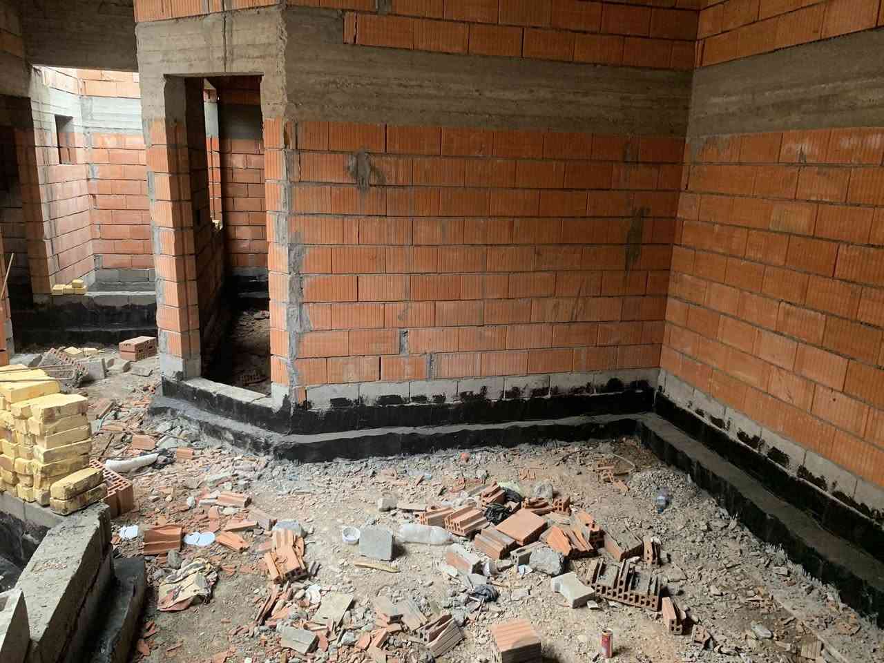 السلام عليكم 
بيت البيع 
موقع البيت حي فلسطين
مساحت البيت 180 متر 
البيت طابق واحد 
بيت متعوب عليه مثل مشوفون 
جنس العقار طابو صرف 
يتكون البيت ستغبال + مطبخ حار وبارد+ صاله + وغرفت نوم وحده الستفسار اكثر ***********
