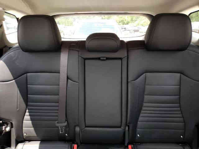 للبيع كيا سبورتج موديل 2023 
فول مواصفات  اعلى فئة SX  برستيج  هايبرد 
   مواصفاتها وسعرها 195 
1  بانوراما
2  كامرات محيطية 360 
3  رادارات جانبية 
4  رادار امامي +  خلفي 
5  بصمة : تشغيل - ابواب - صندوك
6  صندوك كهرباء ذكي 
7  شاشة كبيرة  تدعم كاربلاي واندرويد اوتو وفول تحكمات لمس
8  كيجات الكترونية متغيرة حسب الوضعيات
9   انظمة القيادة : سبورت - سمارت - نورمال
10  كشنات جلد  + كشنات تدفه وكشنات كهرباء مع تدفه ستيرن
11 كشنات تبريد
12  كراسي كهرباء فول تحكم مع كشن امامي متحرك عند النزول اوتماتيك
12  اضواء ترحيب عند الاقتراب مع ترحيب داخلي عند الصعود او المغادرة
13  شحن وايرليس
14  منافذ تايب سي عدد 3 مع 2 في الكشنات ومنفذ يو اس بي ومنفذ جداحة
15  هاند بريك بصمة
16  اوتو هولد
17  نظام سياقه ذاتيه وتوقف ذاتي
18  كامرا دوارة 
19  تحديد مسار ذكي
20  خزن ميموري لوضعيه الكشن
21   نقطة عمياء
22   كروز سرعة
23  شاشه تبريد لمس
24   سستم صوت هارمن كاردن
25  اناره داخليه LED لمس
26   خزن كشن سائق ميموري وضعيتان
27   ويل كب حجم 18 وحساس اطارات
28   اشاير بالمري
29   تشغيل عن بعد
30   شاشة لمس متغيرة لتحكم الميديا او لتبريد
31    فول تحكمات ستيرن
32  حساسات خلفية + حساسات اماميه
33   لد نهاري 
34   لايتات زنون عالي ناصي 
35  مانع انزلاق

رقم بغداد تحويل مباشر بأسم المشتري
حادث السيارة : السيارة حادثها دعامية خلفية فقط
مكانها بغداد السيدية ومحرك مفتوح مجفت 
رقم صاحب سيارة *********** وتس اب موجود
