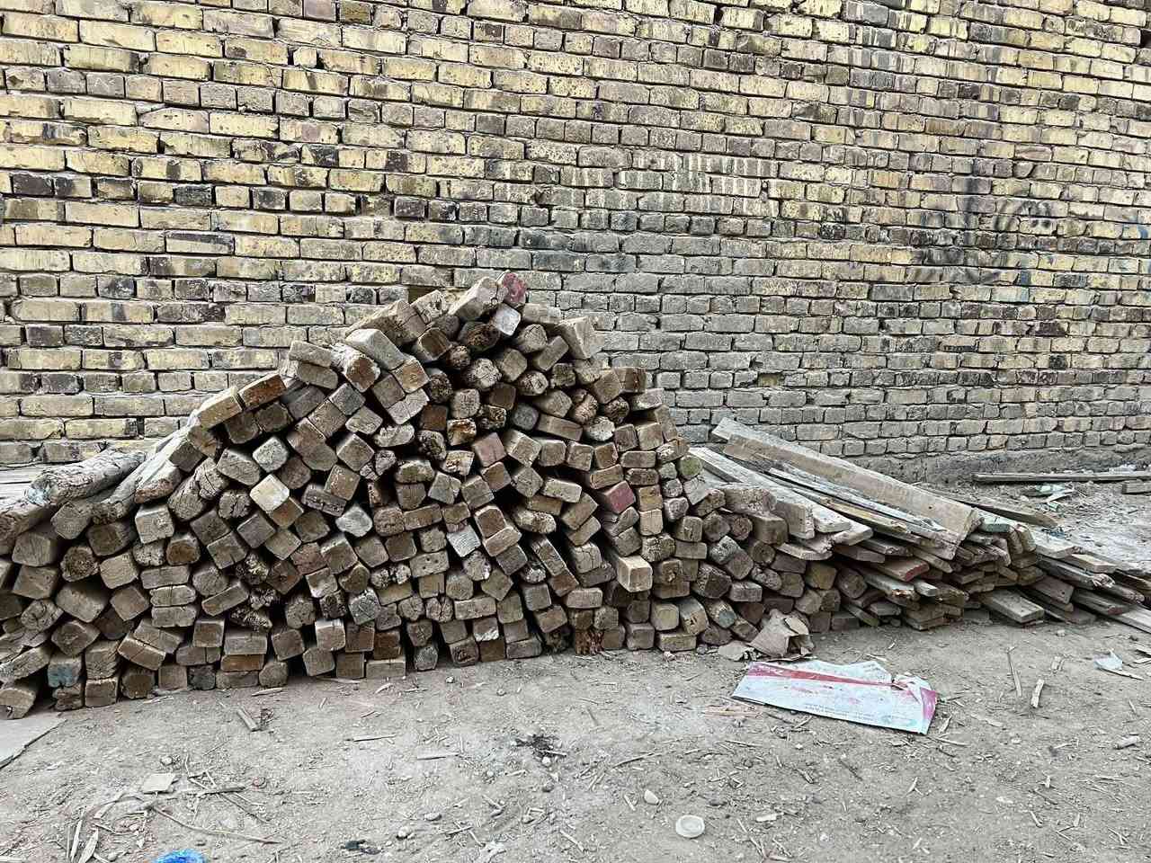 خشب للبيع عدد 4 مكعبات ونص اتصل ‭0786 447 2601‬
تفاصيل 
لوح طول 4 عدد مكعب
لوح طول 3 عدد مكعب وربع بقارات عدد مكعب ونص
مقاصير لوح عدد نص مكعب سير ربع مكعب
