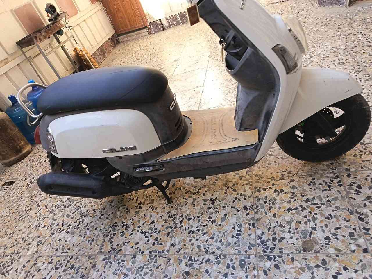 سلام عليكم بوليس كفاله عامه دراجه نوزل مو كابريتر مكينه ما مطخوخه كفرات ختم واحد هنه وسوادات دراجه ملحه ناشفه تأخذه ما تفكر بعطل مكاني حي اور *********** دراجه سعره ٧٠٠ وبيه مجال قليل حك جيه
