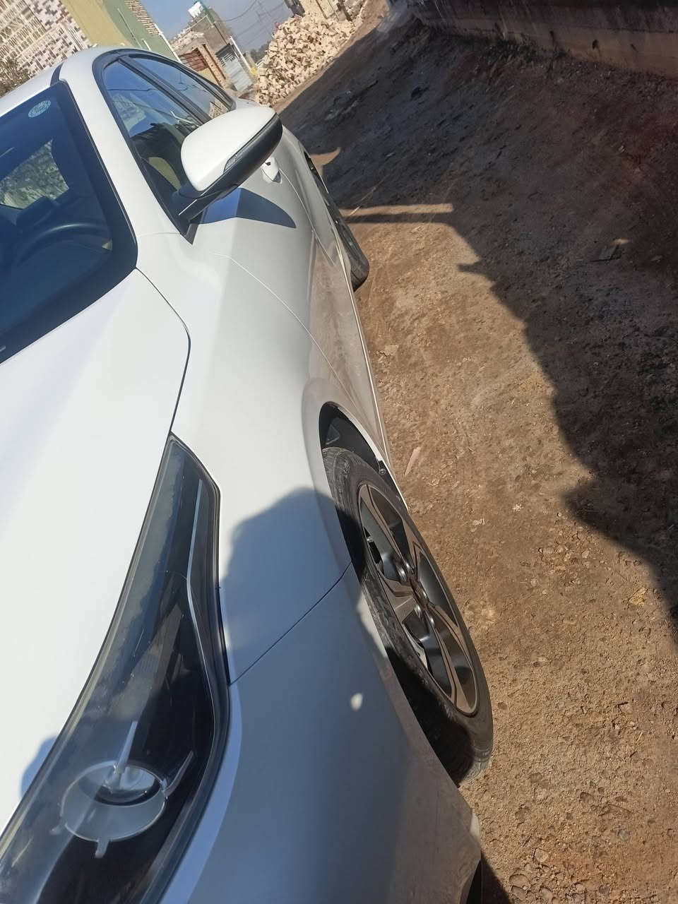 السلام عليكم للبيع سيراتو 2019 فول من عدة بصمة مكفولة كفالة عامة مكينة 1600 مكفولة من كير وحدادية تخم تاير ماشية 183 تريد وكالة تريد تحويل سعر 153 وبيهة مجال بسيط مكان شامية رقم الهاتف ***********
