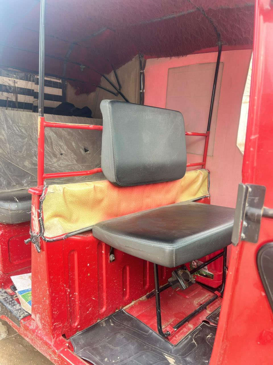 سلام عليكم تكتك 20كفاله عامه كشر ومكينه مكفوله من الشخط احلا من الصوره بهواي سعرها5و 300وبيها مجال مكاني الحمزه الغربي ***********
***********
