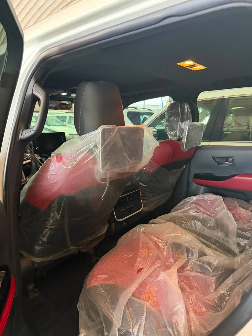 TOYOTA Land cruiser 2024
GX.R  Limited
‎سنة الصنع: 2024 
‎
٥ كاميرا 
ماشييه  30  الف  كم 
‎المواصفات :
- محرك 6 سلندر 4.0L
‎- فتحة سقف ( سلايد ) 
-٣ شاشات 
- شاشات ترفيه خلفية
‎- مقاعد جلد 
‎- مقاعد كهربائية 
- مقاعد امامية تبريد 
- ⁠تبريد وتدفئة امامي خلفي 
‎- بصمة الابواب 
‎- صندوق كهربائي
‎- مصابيح LED و زينون
-7 راكب 
-شحن واير ليس 
-حساس امامي خلفي 
‎- حجم العجلات 20 inch 
مكفول كفاله عامه 
***********
***********
