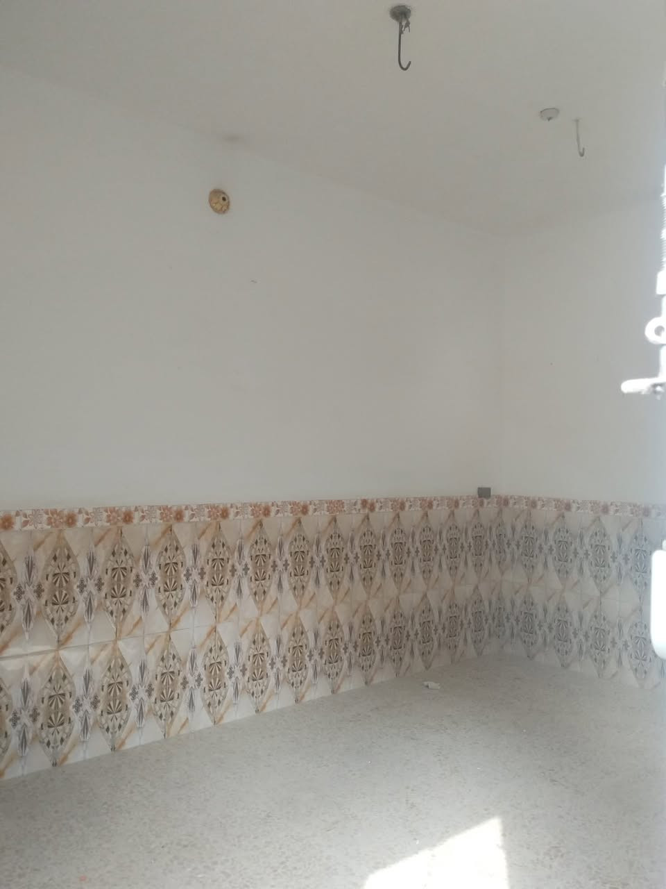 دار للأيجار 
المساحه (١٠٠م)طابقين
في حي النداء 
خلف علوة تفاحه 
قريب جدا على شارع مجمع بيتي
للأستفسار الاتصال على الرقم:
***********
