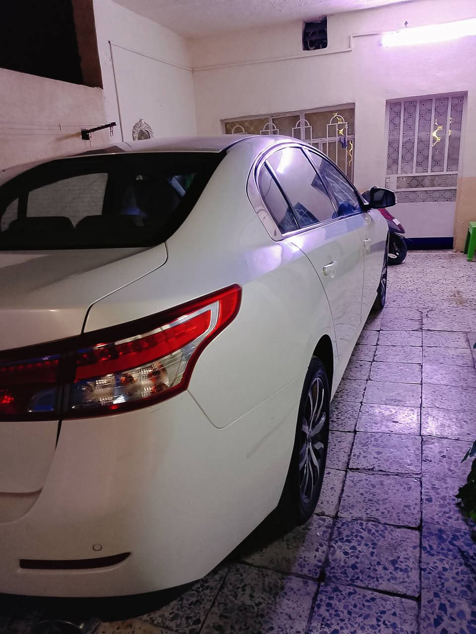 سلام عليكم رينو سافران موديل 2016 خليجي مكفولة كفاله عامه محرك 4 محرك كير حداديه تبريد كفاله ماشيه 178 السياره على وضع الشركه سعر خاص رقم اسيا*********** 
اثير ***********
