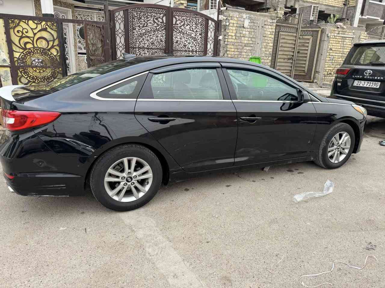 سوناتا للبيع موديل ٢٠١٦ وارد أمريكي محرك ٢٤٠٠ سيارة نظيفه وجاهزه محرك كير تدفئه تبريد تخم تاير جديد كل نقص مابيها سيارة حادثها جاملغ امامي فقط مبدل ابلادي  بدون دواخل وبيها شبر بارد والباقي مكفول رقم بغداد مشروع وطني تحويل ثاني يوم سعرها ١٠٦ ورقه ومكان السيارة بغداد البلديات ***********
