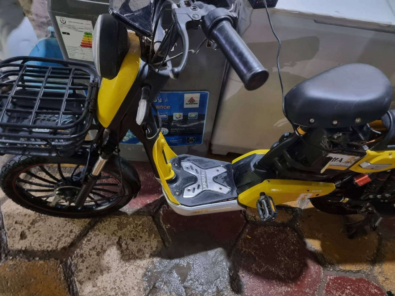 بايسكل شحن شغال نظيف 
السعر 200 الف 
العنوان كربلاء حي العامل 
للاستغسار مراسلة الصفحة أو الاتصال على رقم 
*********** كربلاء, العراق
