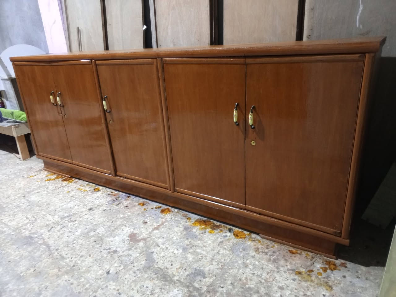 ميز نضد ابو الخمسة سعرة 90 عنواني رميثة اشتري اثاث مستعمل***********
