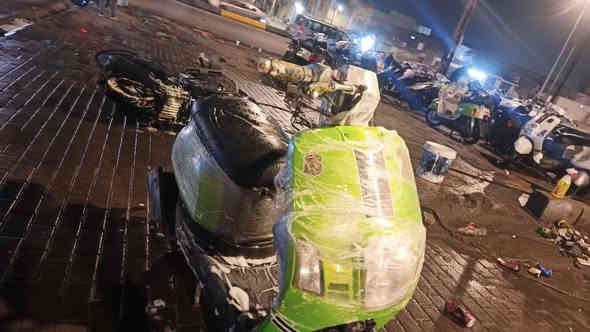 دراجه بوليسي خير من الله دراجه تخبل شلعه ومعدل مكينة مامفتوحه ماناقصه شي كبل للشارع سعر 800 خواتها بمليون وفوك بس محتاج فلوسها رقمي ***********
ملاحضه المدكر مال تاير كدام موجود
