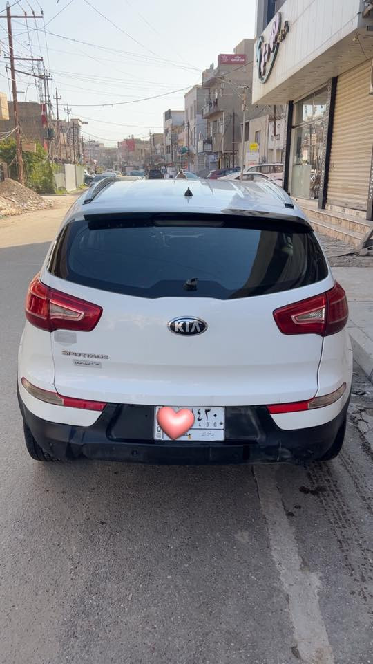 السلام عليكم سبورتج 2013خليجي مصبوغه عام الدواخل زينه موضحه بفديو مكينه مبدل جديده تخم تاير جديد باتري جديد مشط ستيرن جديد السياره جاهزه متواجد وتساب ***********السعر 120$
