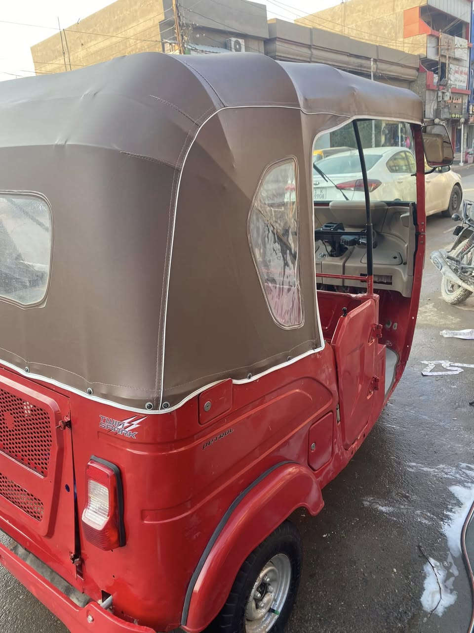 سلام عليكم تكتك للبيع موديل 21 مرقم 
بيهء طخه جوه البكلايت شبر ومعمر 
التكتك خير من الله 
الرقم ***********
