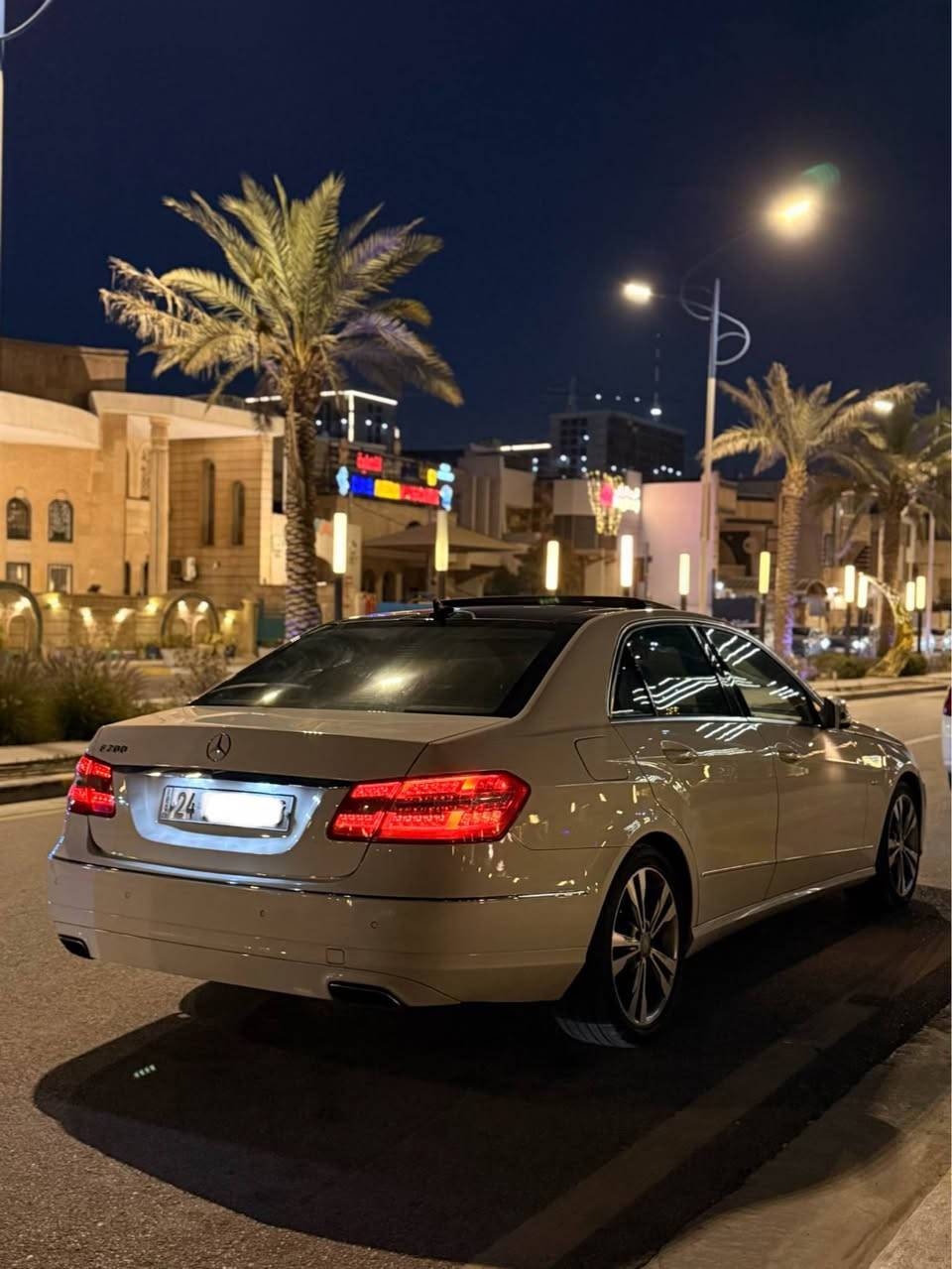 السلام عليكم 
للبيع او مراوس مرسيدس
E200 موديل 2012 وارد خليجي BCM
مكفول وفول اعلى مواصفات افنكارد مواصفات 
محرك 4سلندر تيربو 
كير تعليك بنوراما دخل بيجي
برده خلفيه كهرباء بردات بالابواب تحكم استيرن مثبت سرعه حساسات اماميه خلفيه كشنات كهرباء سيدي جنجر 6 اقراص بدون حادث بدون صبغ بدون بارد حتى دعاميات مكفول صفر مسج رايده ب165 وبيه مجال بسيط للشراي مكانه اليرموك 4 شوارع 
*********** بغداد, العراق
